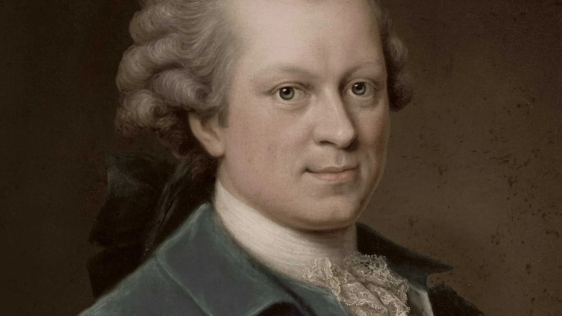 Gemaltes Porträt eines Mannes mit gelocktem, gepudertem Haar, der einen hochgeschlossenen Mantel, ein weißes Hemd und eine Spitzenkrawatte trägt und mit neutralem Blick nach vorne schaut.